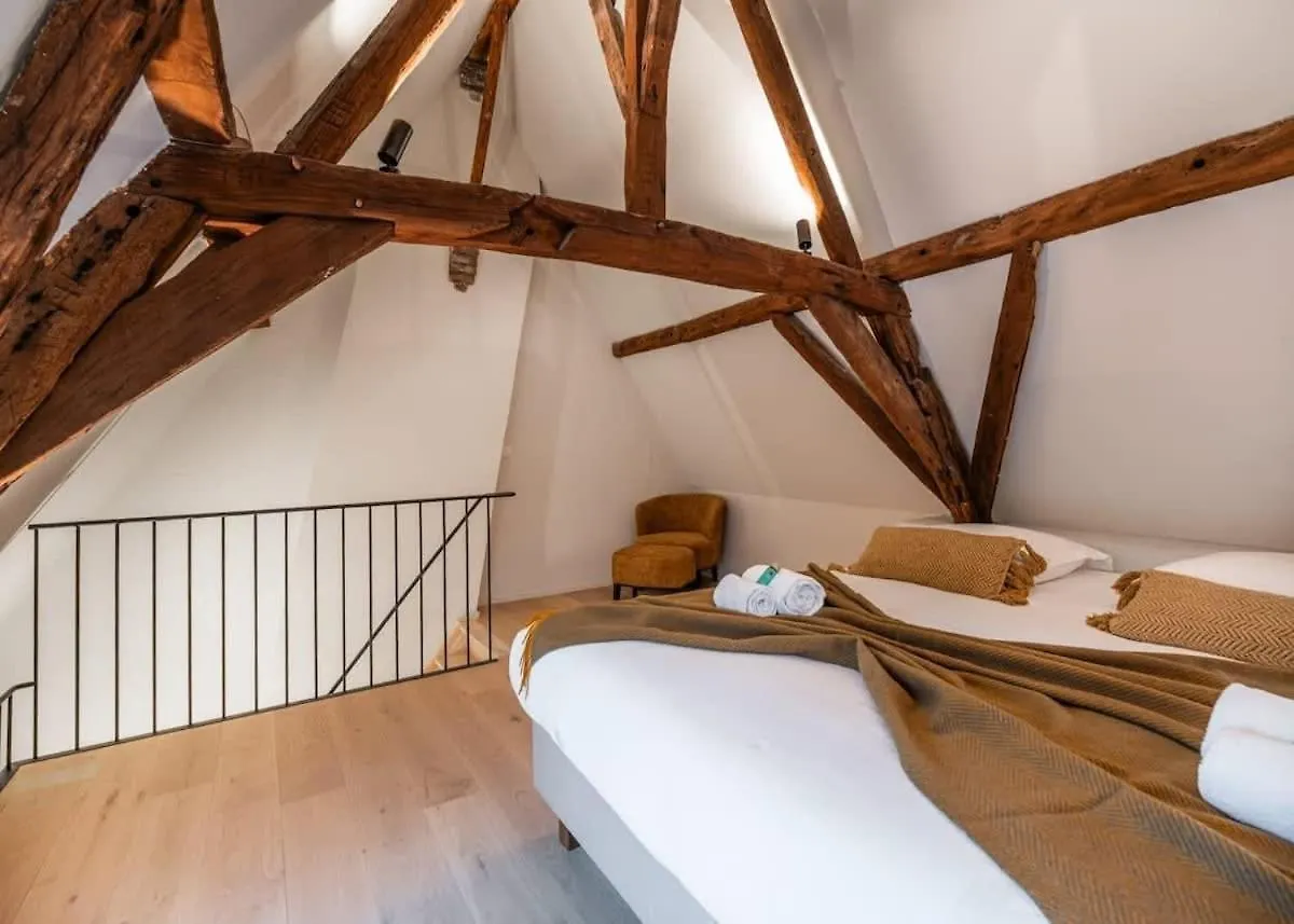 Lägenhet Huswell - City-View Loft With Wooden Beams And Mezzanine Gent Belgien