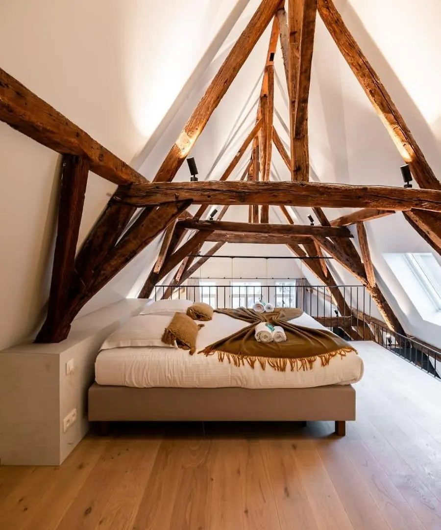 Huswell - City-View Loft With Wooden Beams And Mezzanine Gent